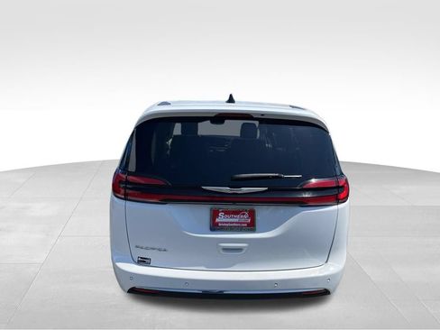 Used 2023 Chrysler Pacifica Touring-L FWD image 45