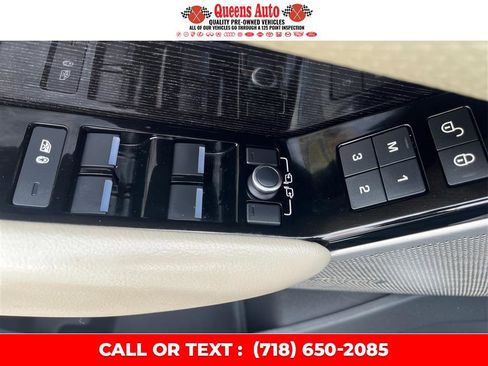 Used 2018 Land Rover Range Rover Velar R-Dynamic SE image 44