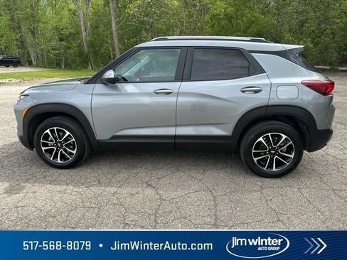 Used 2025 Chevrolet TrailBlazer LT AWD/4WD image 11