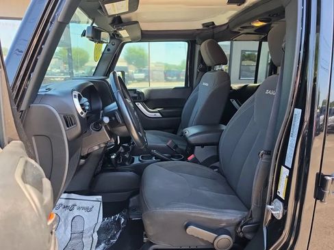 Used 2017 Jeep Wrangler Unlimited Sahara AWD/4WD image 13