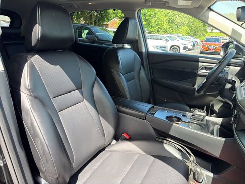 Used 2025 Nissan Rogue SV w/ SV Premium Package FWD image 51