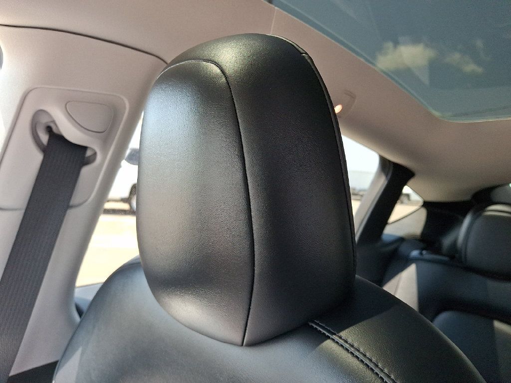 Used 2022 Tesla Model Y Performance AWD/4WD image 17