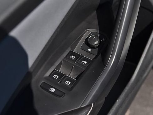 Used 2025 Volkswagen Jetta SE w/ Sunroof Package FWD image 8