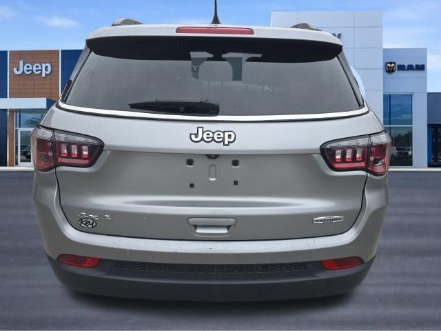 Used 2020 Jeep Compass Latitude w/ Popular Equipment Group AWD/4WD image 9