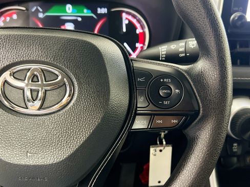 Used 2025 Toyota RAV4 LE FWD image 17