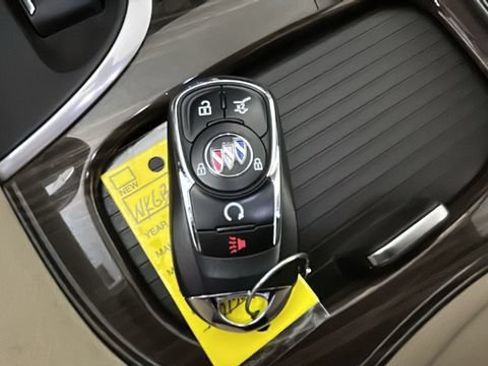 Used 2020 Buick Envision Essence FWD image 22