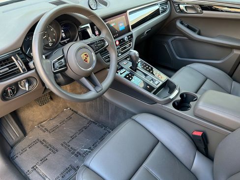 Used 2025 Porsche Macan w/ Premium Package Plus AWD/4WD image 9