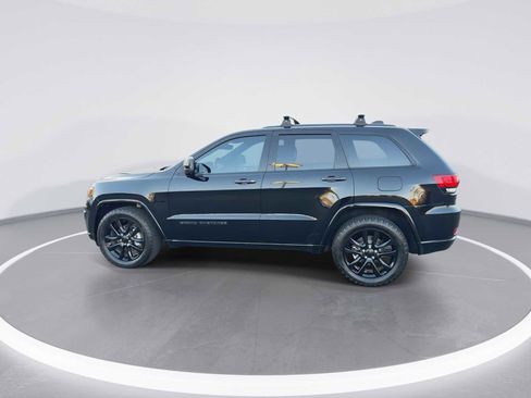 Used 2018 Jeep Grand Cherokee Altitude image 5