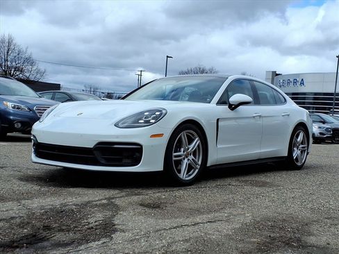 Used 2023 Porsche Panamera 4 image 1