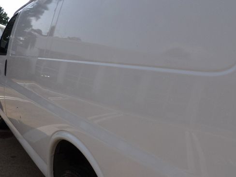 Used 2017 Chevrolet Express 2500 RWD image 10