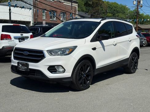 Used 2017 Ford Escape SE w/ Equipment Group 201A AWD/4WD image 3