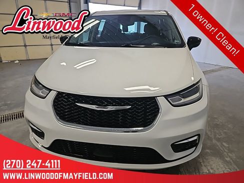 Used 2024 Chrysler Pacifica Touring-L FWD image 3
