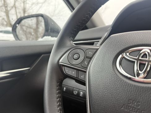 Used 2022 Toyota Camry SE image 18