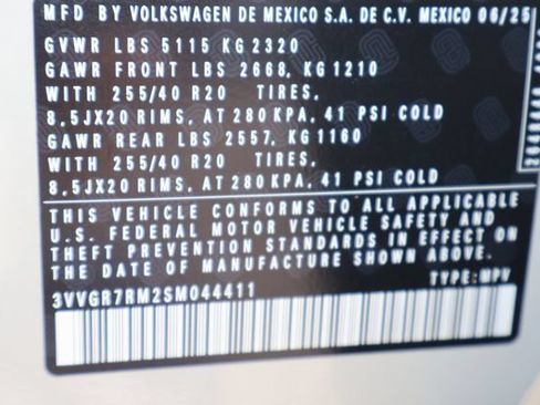 Certified 2025 Volkswagen Tiguan SE R-Line AWD/4WD image 29
