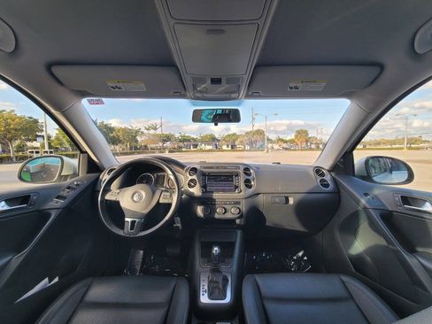 Used 2013 Volkswagen Tiguan SE image 14
