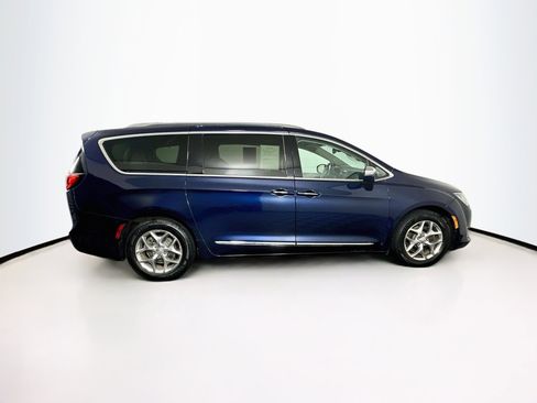 Used 2017 Chrysler Pacifica Limited FWD image 10
