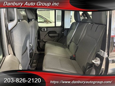 Used 2024 Jeep Wrangler Unlimited image 12