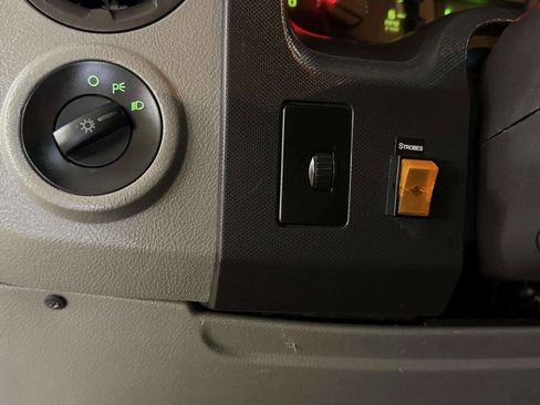 Used 2010 Ford E-350 and Econoline 350 Extended Super Duty image 32