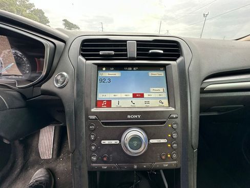 Used 2018 Ford Fusion Titanium AWD/4WD image 14