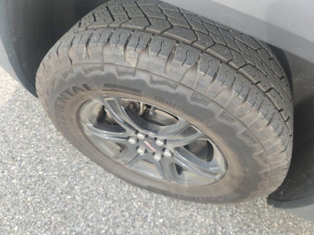 Used 2022 GMC Acadia AT4 w/ Technology Package AWD/4WD image 11