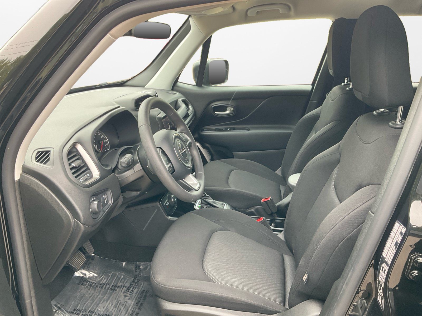 Used 2023 Jeep Renegade Latitude AWD/4WD image 10