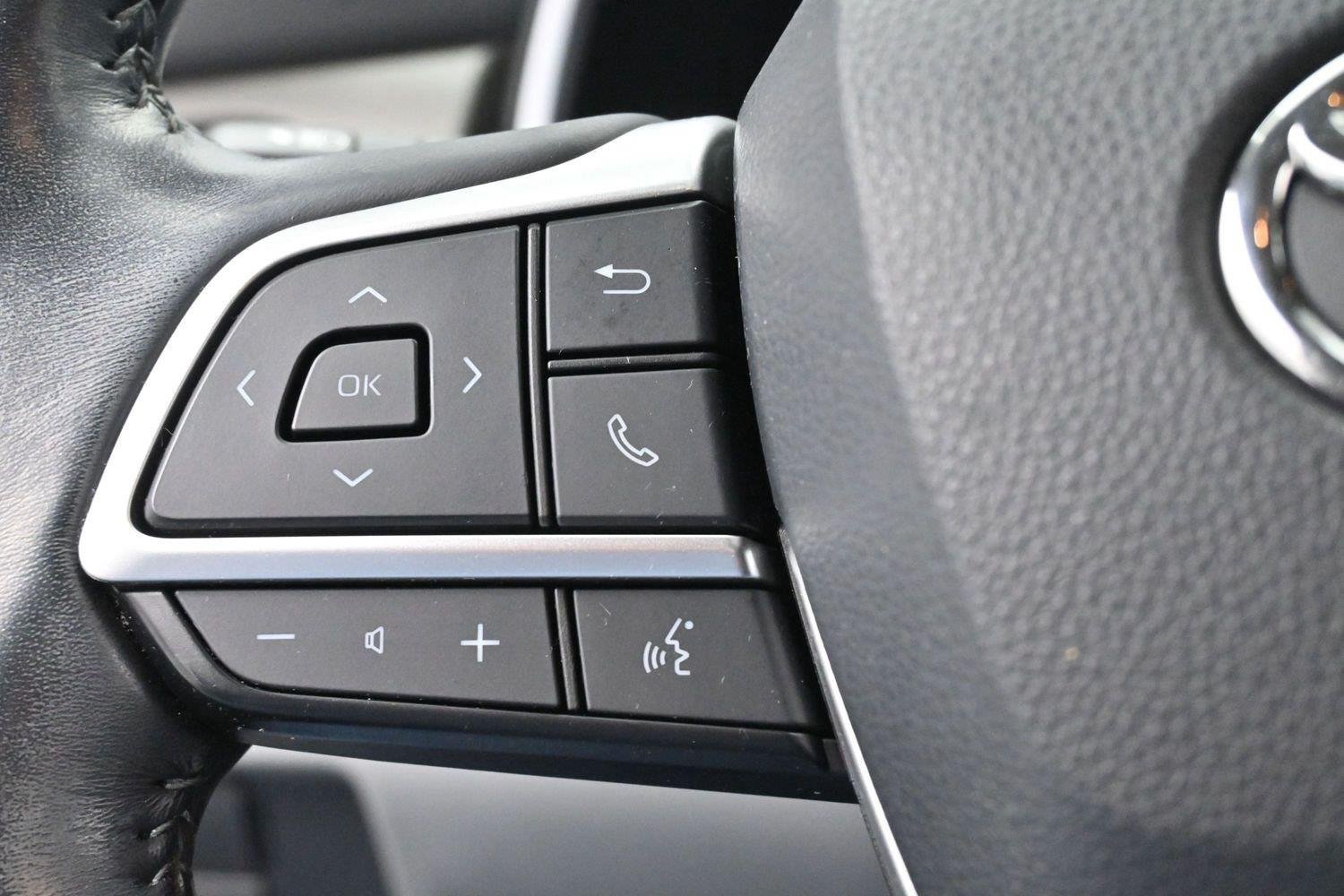Used 2022 Toyota Highlander XLE FWD image 18