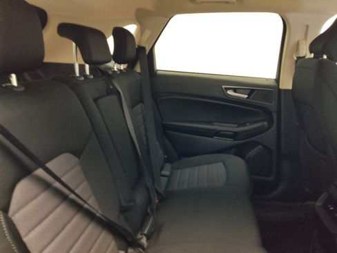 Used 2020 Ford Edge SE FWD image 19