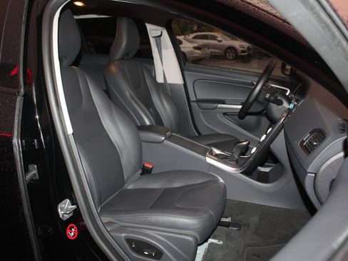 Used 2018 Volvo V60 T5 Cross Country w/ Convenience Package image 14