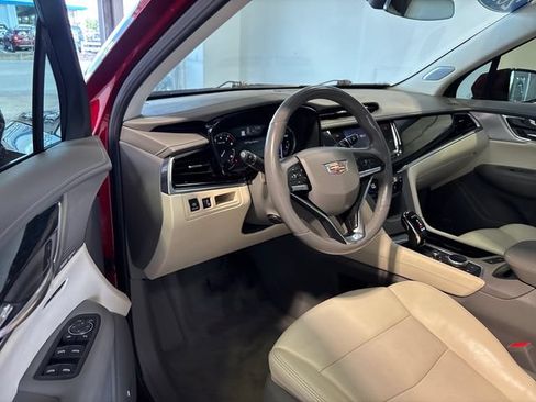 Used 2023 Cadillac XT6 Premium Luxury FWD image 6