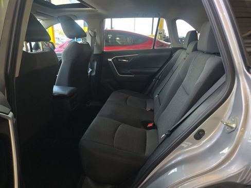 Used 2019 Toyota RAV4 XLE image 9