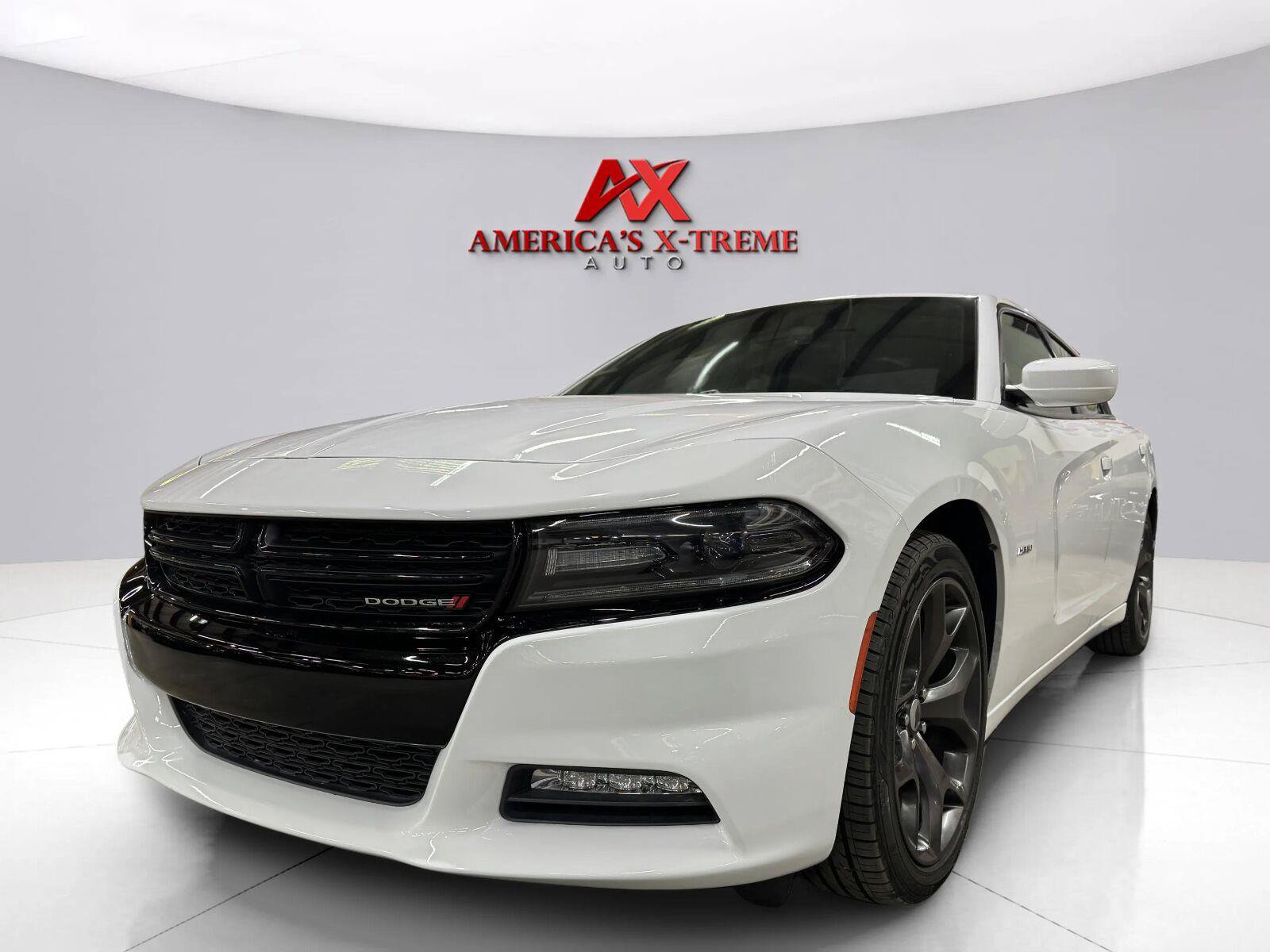 Used 2018 Dodge Charger R/T w/ Plus Group RWD image 2