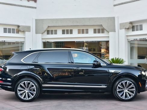 Used 2023 Bentley Bentayga Extended Wheelbase AWD/4WD image 5