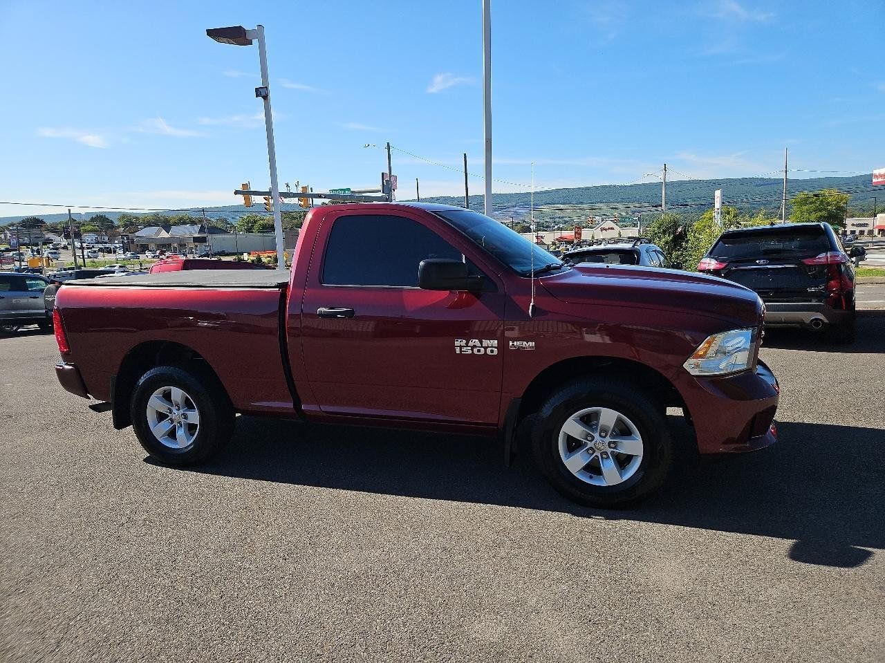 Used 2018 RAM 1500 Express AWD/4WD image 32