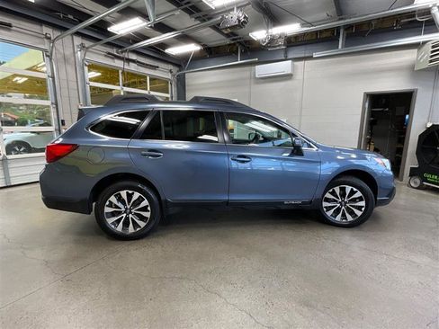 Used 2016 Subaru Outback 2.5i Limited AWD/4WD image 6