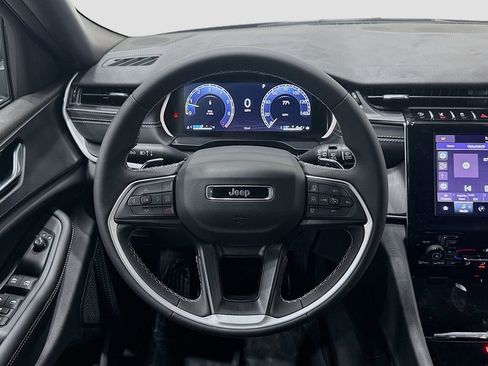 New 2025 Jeep Grand Cherokee L Laredo image 29