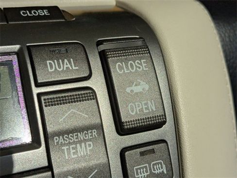 Used 2004 Lexus SC 430 Convertible image 25