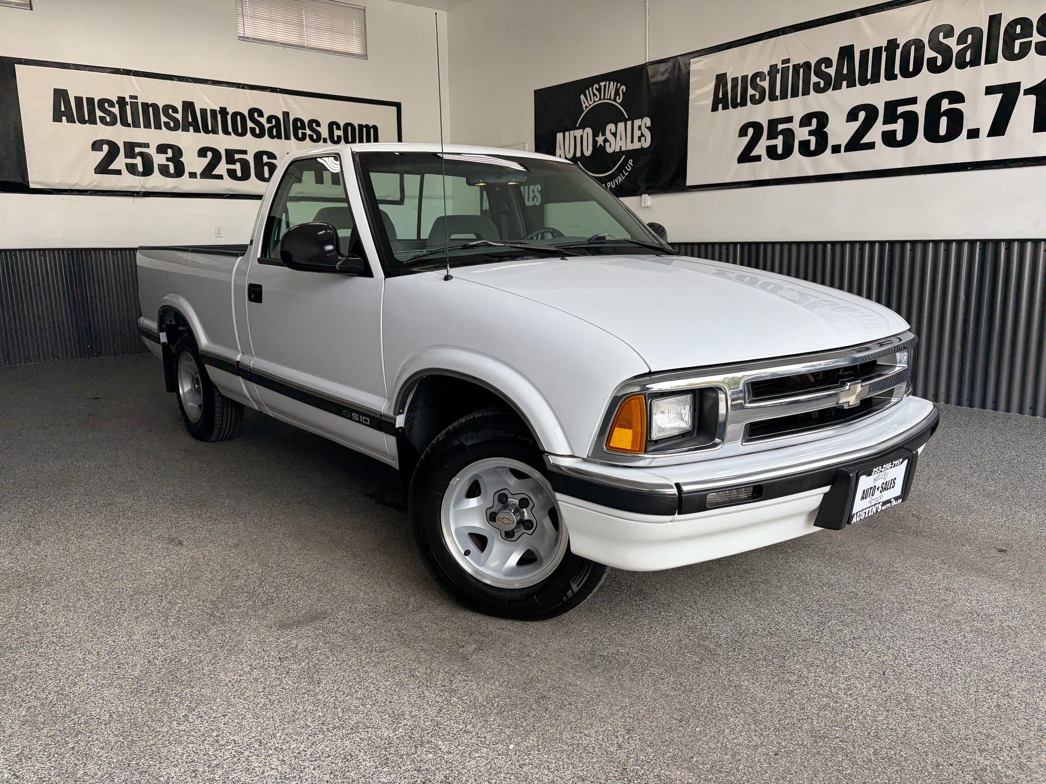 Used 1997 Chevrolet S10 Pickup LS RWD image 1