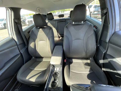 Used 2022 Toyota Prius LE FWD image 11