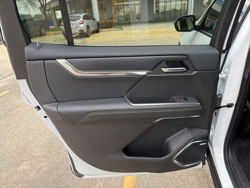 Used 2025 GMC Acadia Elevation image 23