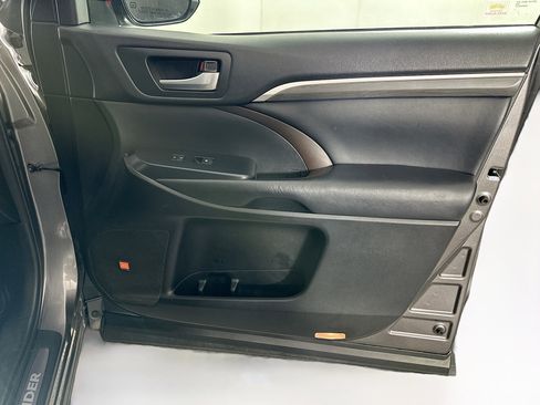 Used 2018 Toyota Highlander Limited w/ Carpet Mat Package (TMS) image 35