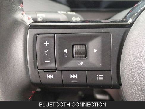 Used 2025 Nissan Kicks SR FWD image 17