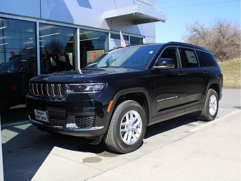 New 2025 Jeep Grand Cherokee L Laredo image 3