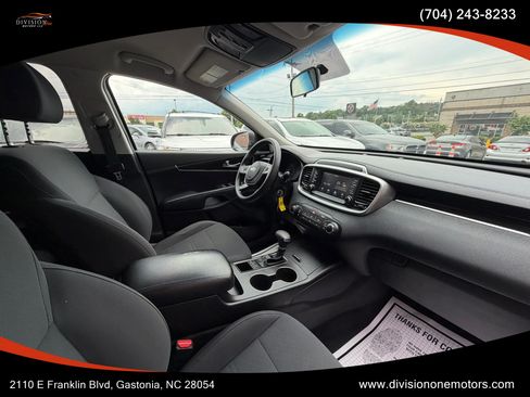 Used 2019 Kia Sorento AWD image 14
