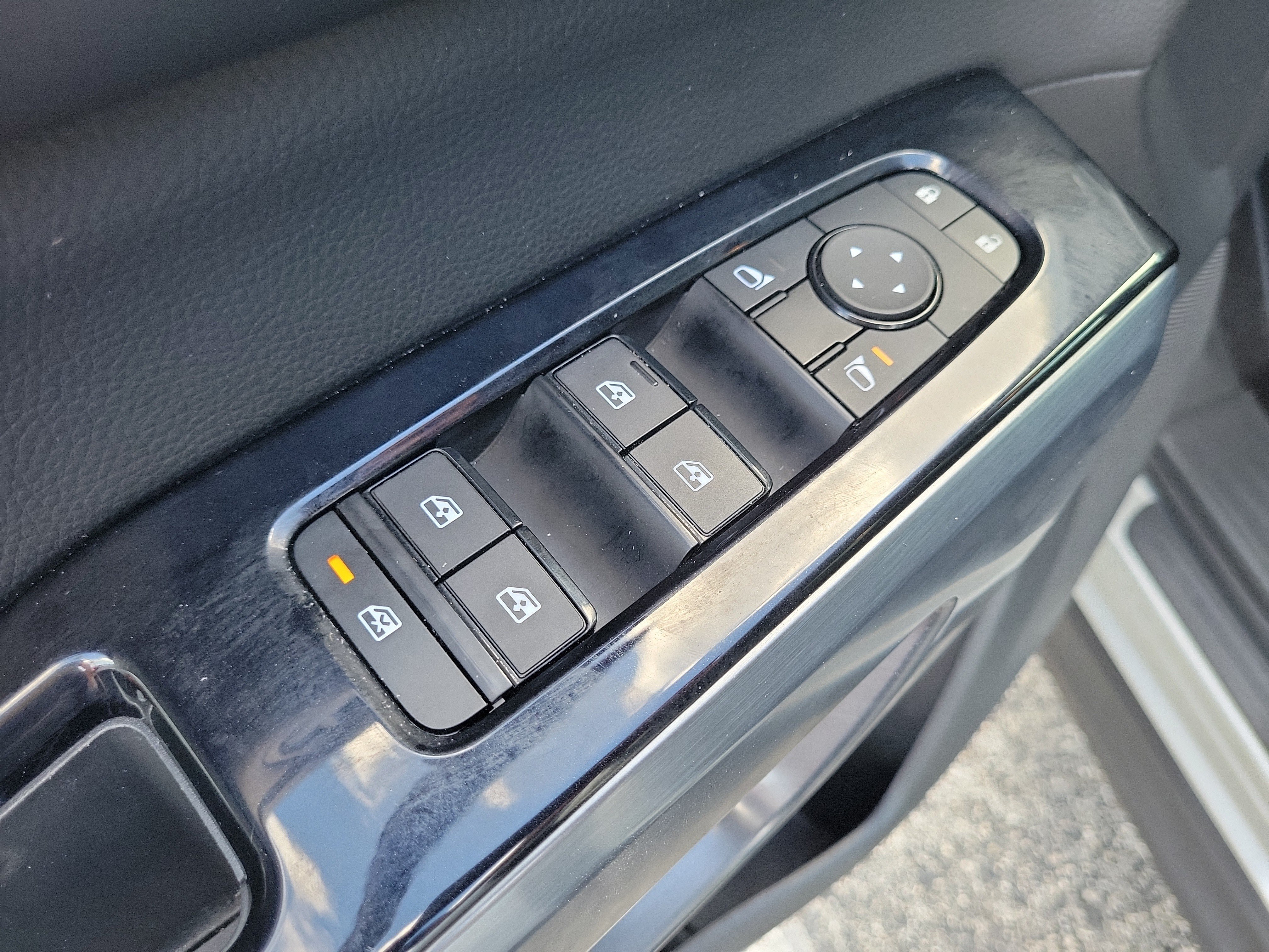 Certified 2024 Nissan Pathfinder SL w/ SL Premium Package FWD image 12