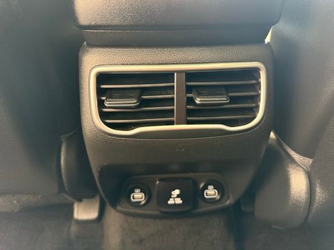 Used 2021 Hyundai Santa Fe Limited image 25