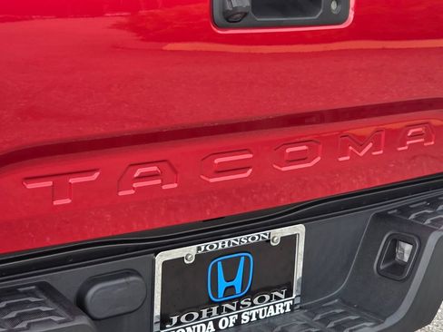 Used 2018 Toyota Tacoma SR RWD image 12