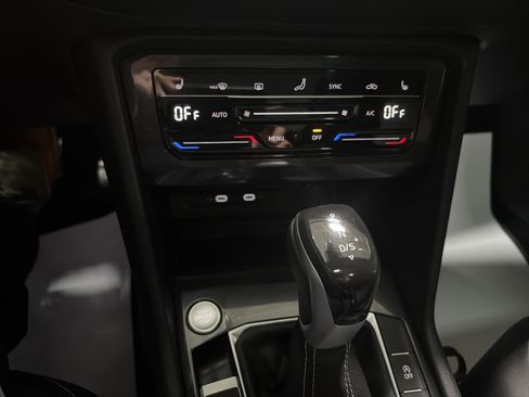 Certified 2024 Volkswagen Tiguan SE R-Line AWD/4WD image 25
