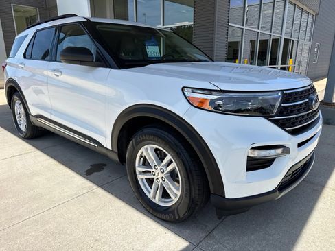 Certified 2020 Ford Explorer XLT w/ Equipment Group 202A AWD/4WD image 10
