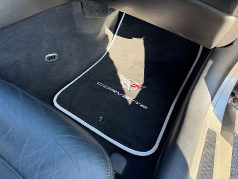 Used 2001 Chevrolet Corvette Coupe w/ Preferred Equipment Group1 image 28