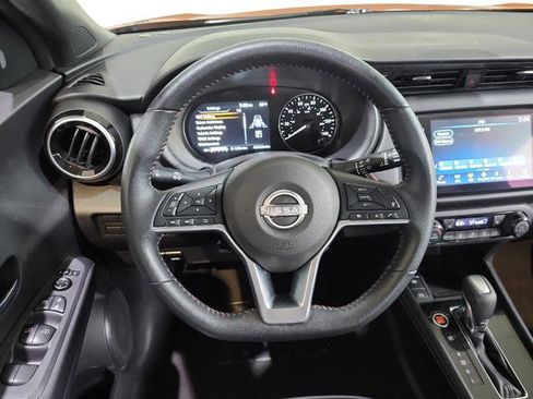 Used 2023 Nissan Kicks SR w/ SR Premium Package FWD image 9